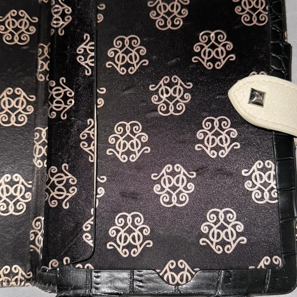 Jessica Simpson ipad case Chevron black and white case with five card slots